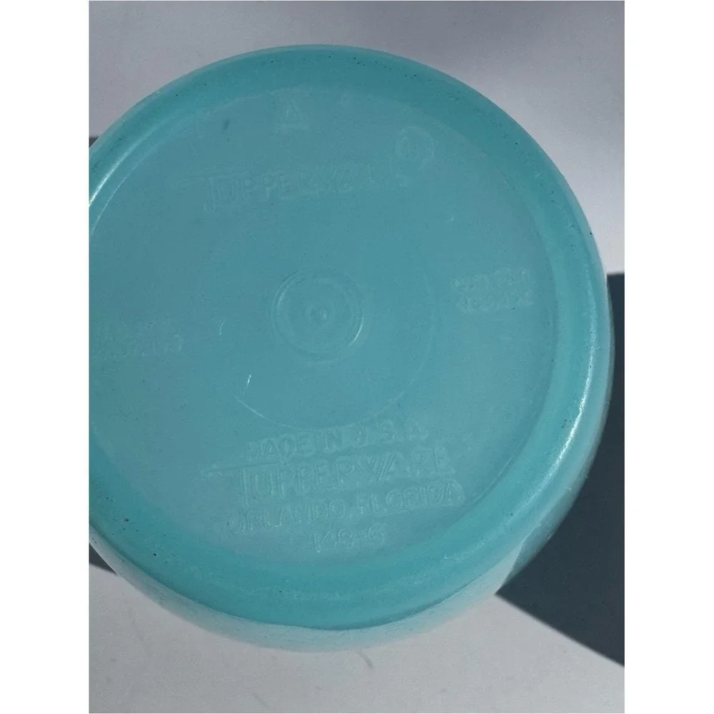 Tupperware Refrigerator Bowls (4) Lids (2) Aqua Blue White Cereal Ice Cream